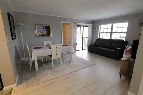 Снять в аренду кондоминиум в Порт-Шарлотт, Флорида 5 комнат, 77.85м2, № 1911519 - фото 8