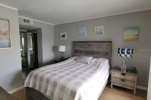 Снять в аренду кондоминиум в Порт-Шарлотт, Флорида 5 комнат, 77.85м2, № 1911519 - фото 6