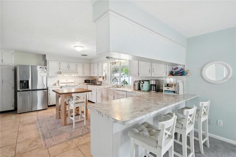 Casa en venta en Zephyrhills, Florida, 3 dormitorios, 212.93 m2 № 1821202 - foto 13