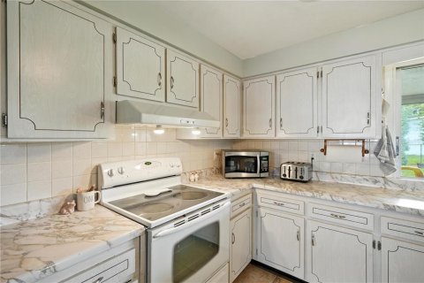 Casa en venta en Zephyrhills, Florida, 3 dormitorios, 212.93 m2 № 1821202 - foto 16