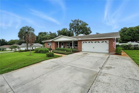 Casa en venta en Zephyrhills, Florida, 3 dormitorios, 212.93 m2 № 1821202 - foto 3
