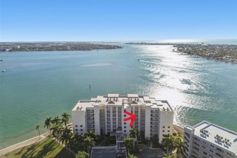 Condo in Saint Petersburg, Florida, 2 bedrooms № 2105694