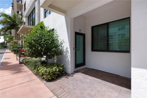 Condo in Doral, Florida, 2 bedrooms  № 1726811 - photo 2