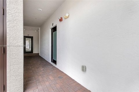 Condo in Doral, Florida, 2 bedrooms  № 1726811 - photo 16