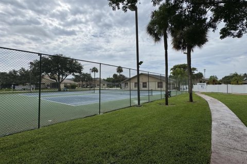 Condo in Pompano Beach, Florida, 1 bedroom № 2250097 - photo 15