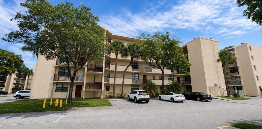 Condo in Pompano Beach, Florida, 1 bedroom № 2250097