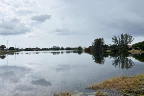 Condo in Pompano Beach, Florida, 1 bedroom № 2250097 - photo 17