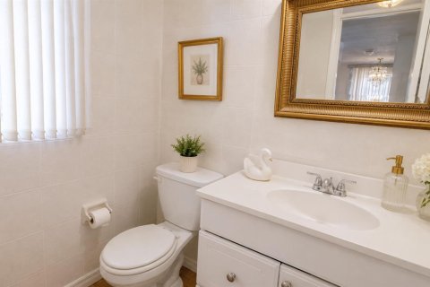 Condo in Pompano Beach, Florida, 1 bedroom № 2250097 - photo 10