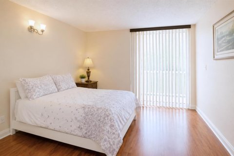 Condo in Pompano Beach, Florida, 1 bedroom № 2250097 - photo 9