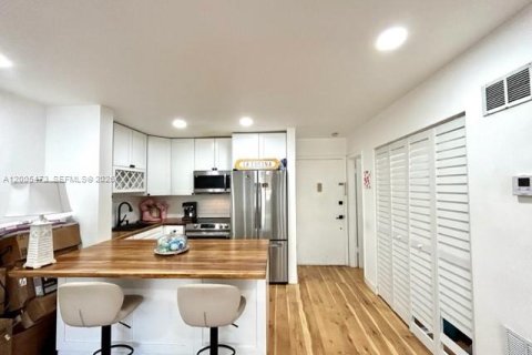 Copropriété à vendre à Hollywood, Floride: 1 chambre, 61.78 m2 № 2069603 - photo 12