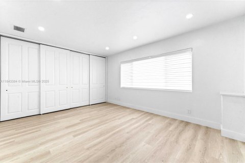 Condo in Fort Lauderdale, Florida, 1 bedroom  № 1939968 - photo 14