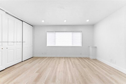 Condominio en venta en Fort Lauderdale, Florida, 1 dormitorio, 69.4 m2 № 1939968 - foto 13