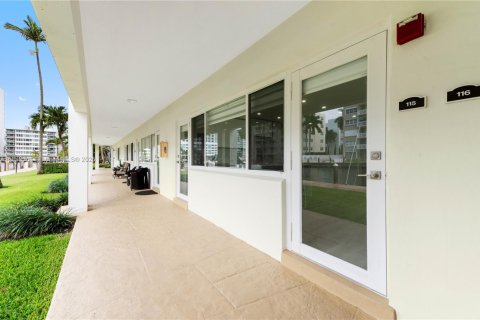 Condo in Fort Lauderdale, Florida, 1 bedroom  № 1939968 - photo 2