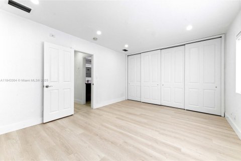 Condo in Fort Lauderdale, Florida, 1 bedroom  № 1939968 - photo 15