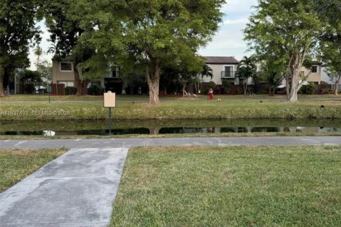 Condo in Miami, Florida, 1 bedroom  № 1995500 - photo 26