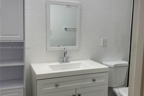 Condo in Miami, Florida, 1 bedroom  № 1995500 - photo 18