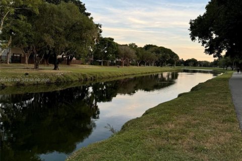 Condo in Miami, Florida, 1 bedroom  № 1995500 - photo 28