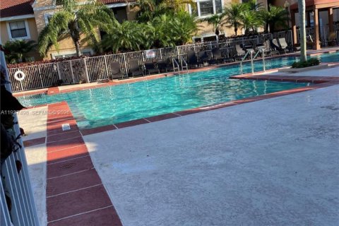 Condo in Miami, Florida, 1 bedroom  № 1995500 - photo 22