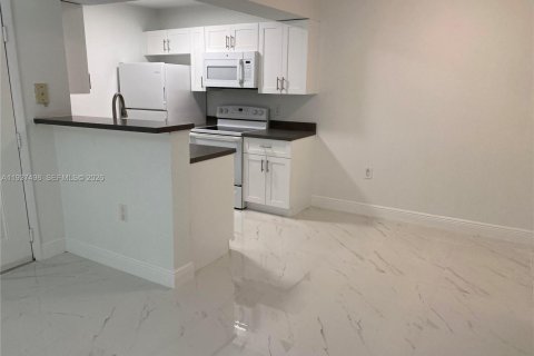 Condo in Miami, Florida, 1 bedroom  № 1995500 - photo 4