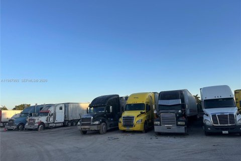 Commercial property in Miami, Florida № 2057722 - photo 12