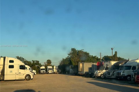 Commercial property in Miami, Florida № 2057722 - photo 15