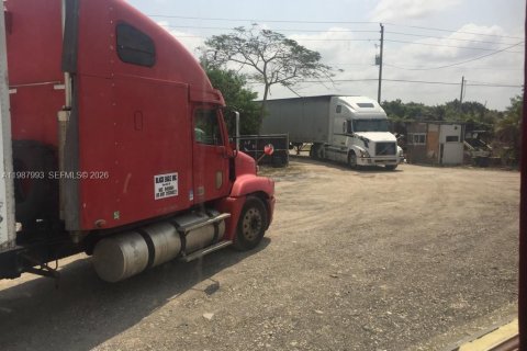 Commercial property in Miami, Florida № 2057722 - photo 2