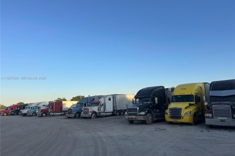 Commercial property in Miami, Florida № 2057722 - photo 16