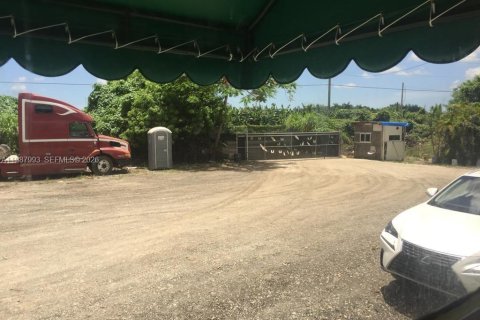 Commercial property in Miami, Florida № 2057722 - photo 8