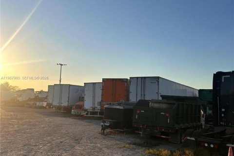 Commercial property in Miami, Florida № 2057722 - photo 13