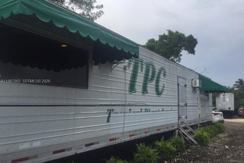 Commercial property in Miami, Florida № 2057722 - photo 9