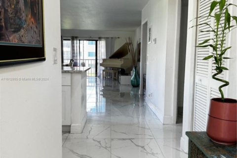 Condo in Weston, Florida, 2 bedrooms  № 1937868 - photo 4