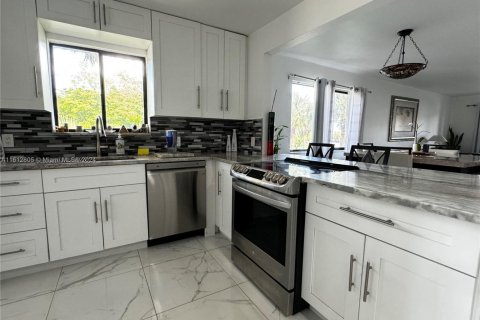 Condominio en venta en Weston, Florida, 2 dormitorios, 114.36 m2 № 1937868 - foto 9