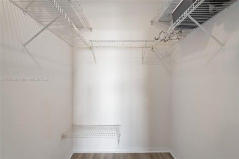 Condominio en venta en Hallandale Beach, Florida, 1 dormitorio, 76.18 m2 № 1817178 - foto 15