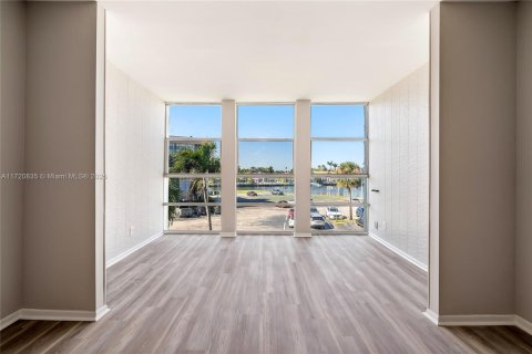 Condominio en venta en Hallandale Beach, Florida, 1 dormitorio, 76.18 m2 № 1817178 - foto 11