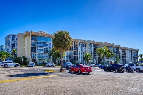 Condominio en venta en Hallandale Beach, Florida, 1 dormitorio, 76.18 m2 № 1817178 - foto 29