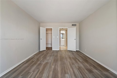 Condominio en venta en Hallandale Beach, Florida, 1 dormitorio, 76.18 m2 № 1817178 - foto 14