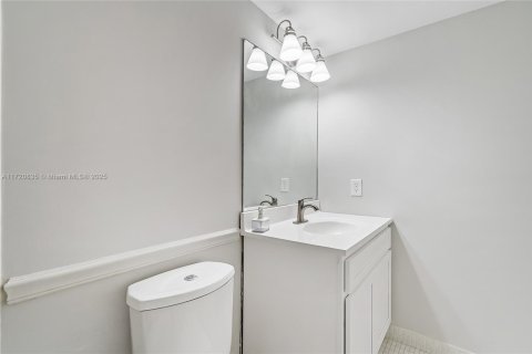 Condominio en venta en Hallandale Beach, Florida, 1 dormitorio, 76.18 m2 № 1817178 - foto 18