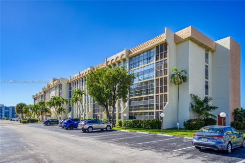 Condominio en venta en Hallandale Beach, Florida, 1 dormitorio, 76.18 m2 № 1817178 - foto 27
