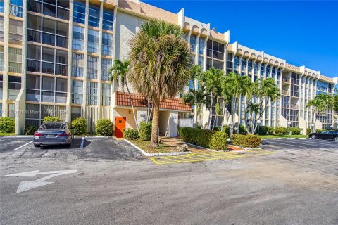 Condominio en venta en Hallandale Beach, Florida, 1 dormitorio, 76.18 m2 № 1817178 - foto 25