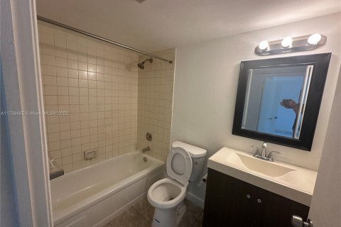 Condo in West Palm Beach, Florida, 2 bedrooms  № 2054654 - photo 12