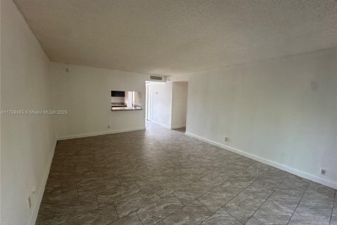 Condo in West Palm Beach, Florida, 2 bedrooms  № 2054654 - photo 10