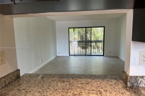 Condo in West Palm Beach, Florida, 2 bedrooms  № 2054654 - photo 6