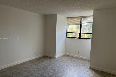 Condo in West Palm Beach, Florida, 2 bedrooms  № 2054654 - photo 13