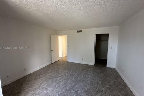 Condo in West Palm Beach, Florida, 2 bedrooms  № 2054654 - photo 14