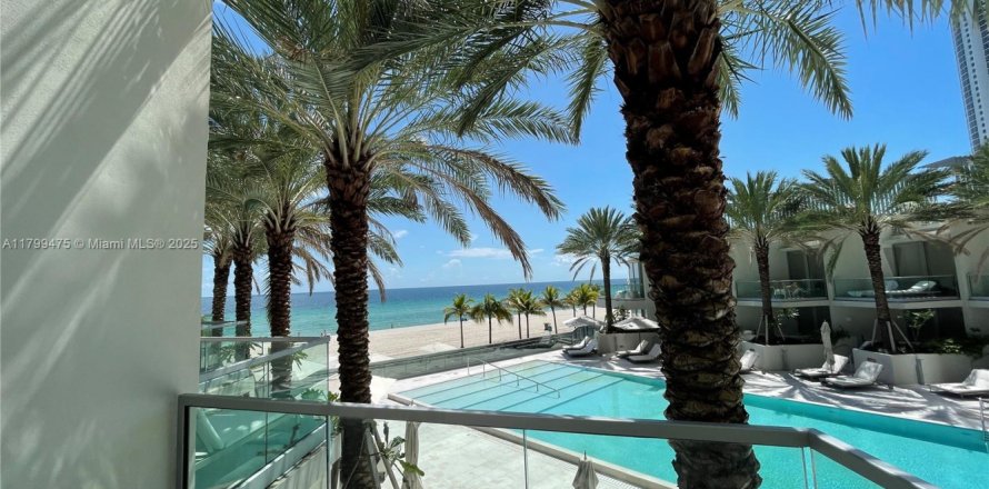 Studio in the Condo in Sunny Isles Beach, Florida  № 1864013