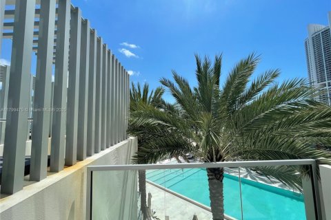 Condo in Sunny Isles Beach, Florida  № 1864013 - photo 6