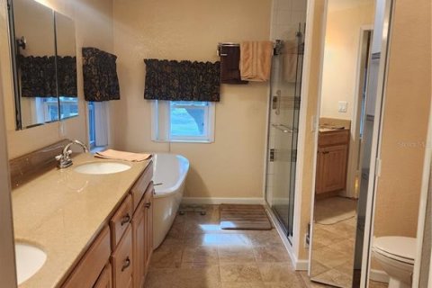 House in Winter Garden, Florida 4 bedrooms, 315.12 sq.m. № 1406830 - photo 24