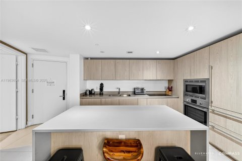 Condo in Hollywood, Florida, 2 bedrooms  № 2025534 - photo 18