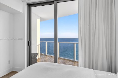 Condo in Hollywood, Florida, 2 bedrooms  № 2025534 - photo 9