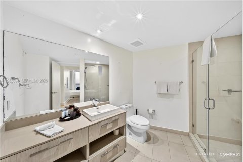 Condo in Hollywood, Florida, 2 bedrooms  № 2025534 - photo 8